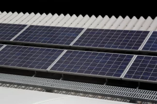 工場の陸屋根に太陽光発電を設置する際の注意点をお届けします